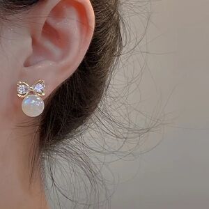 Elegant Gold and White Bow Earrings. Christmas Earrings. Party / daily earrings